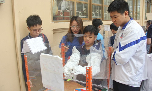 Tham gia vào thử thách "Găng tay phi hành gia".