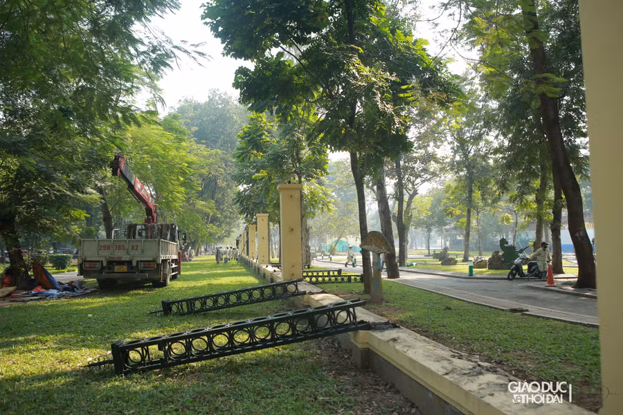"Theo kế hoạch, quá trình tháo dỡ rào công viên được thực hiện trong hơn 1 tháng, dự kiến đến ngày 28/2 sẽ hoàn thành”, ông Nguyễn Huy Cường cho biết.