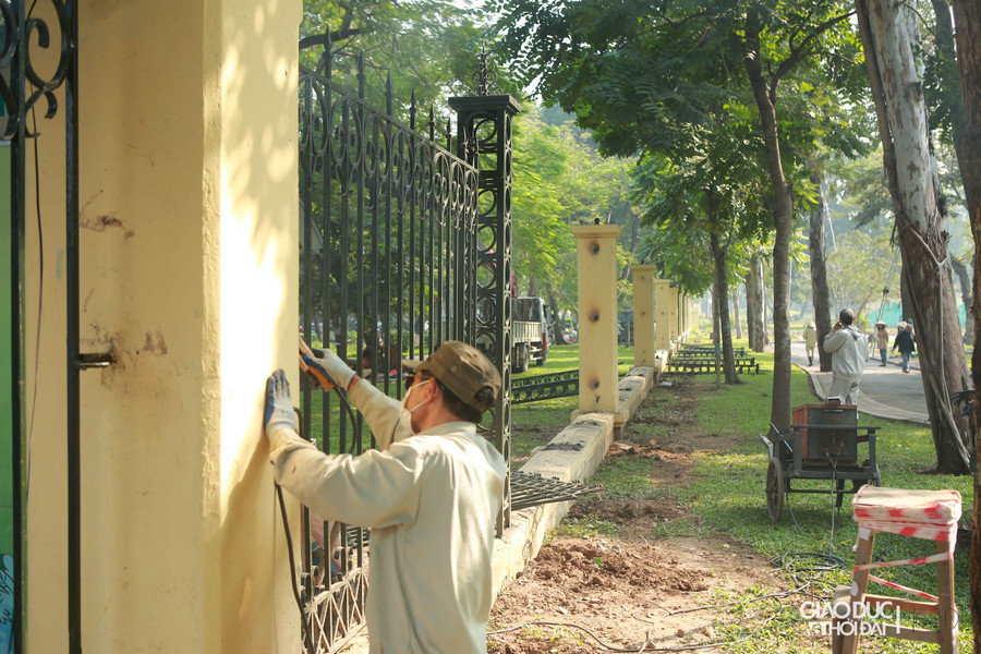 &quot;Theo kế hoạch, quá trình tháo dỡ rào công viên được thực hiện trong hơn 1 tháng, dự kiến đến ngày 28/2 sẽ hoàn thành”, ông Nguyễn Huy Cường cho biết.