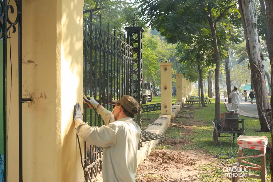 "Theo kế hoạch, quá trình tháo dỡ rào công viên được thực hiện trong hơn 1 tháng, dự kiến đến ngày 28/2 sẽ hoàn thành”, ông Nguyễn Huy Cường cho biết.