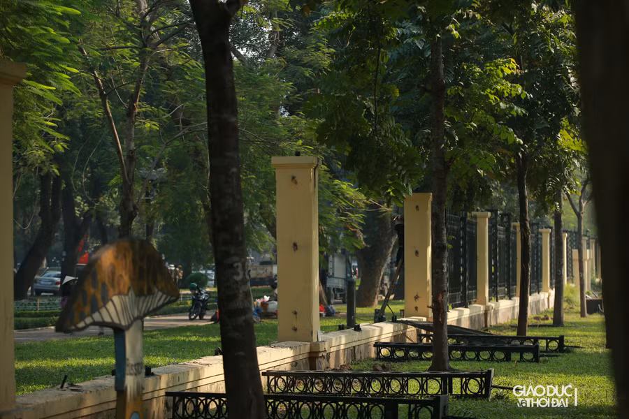 Theo đó, thành phố thống nhất khai trương không gian đi bộ ở quận Hai Bà Trưng, đồng thời dỡ bỏ tường rào một phía của Công viên Thống Nhất. Thời gian thực hiện dự kiến từ ngày 1/1/2023.