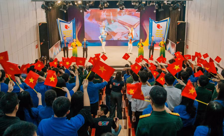 Diễn đàn “Khát vọng cống hiến - Lẽ sống thanh niên” diễn ra tại TP Đồng Hới, Quảng Bình.