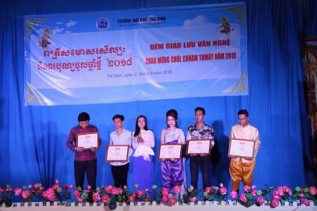 Và cuối cùng là khen thưởng các tiết mục xuất sắc