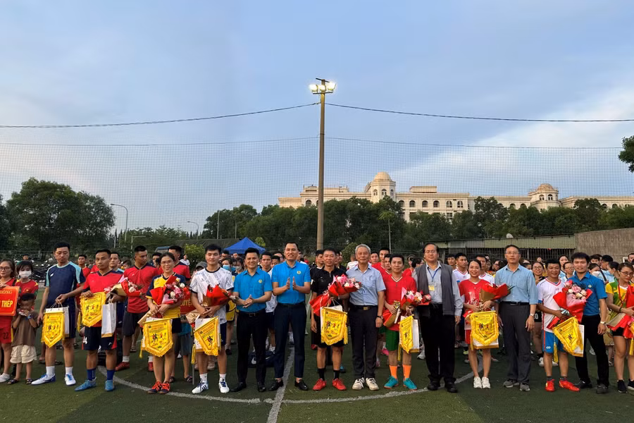 Formosa Hà Tĩnh tổ chức giải bóng đá cho người lao động.