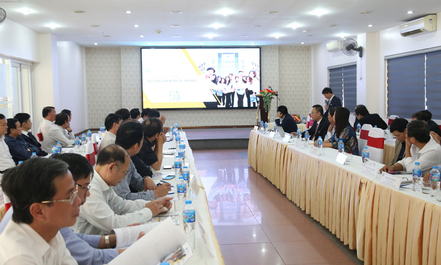 Thông qua buổi tọa đàm, Hiệu trưởng các trường THPT có thêm thông tin để cung cấp, định hướng cho học sinh.