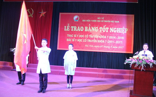 413 tân thạc sỹ, bác sỹ đã có lời tuyên thệ trước lá cờ Tổ quốc