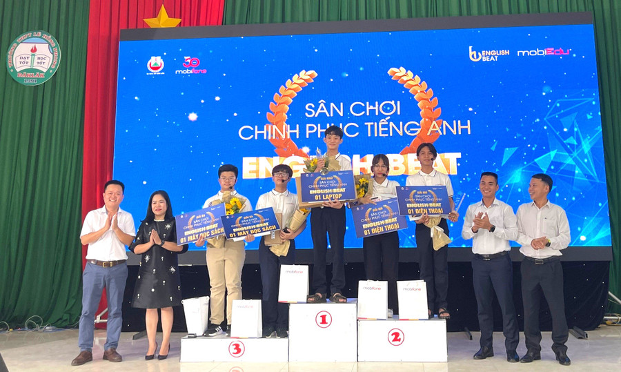 Em Lê Nguyên Trí Viễn đã xuất sắc đoạt giải Nhất với phần thưởng là 1 Laptop Dell Inspiron 15 và học bổng trị giá 3.000.000đ (ảnh: CTV).