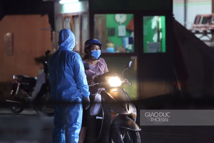 Nhiều người nhà bệnh nhân bắt buộc phải ở lại trong bệnh viện