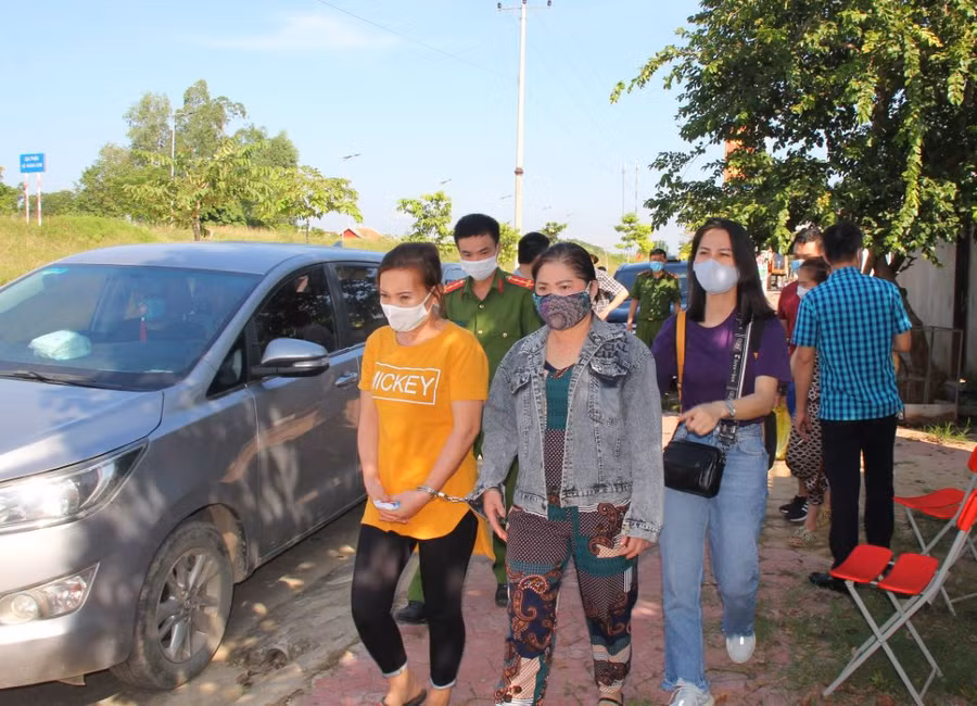 Nhiều đối tượng tham gia đánh bạc là nữ giới. Ảnh: Công an Nghệ An.