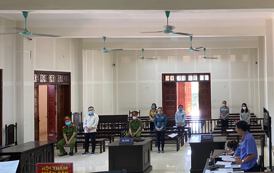 Toàn cảnh phiên toà xét xử Dũng "Phương" và 5 đối tượng khác. Toàn cảnh phiên toà xét xử Dũng "Phương" và 5 đối tượng khác.