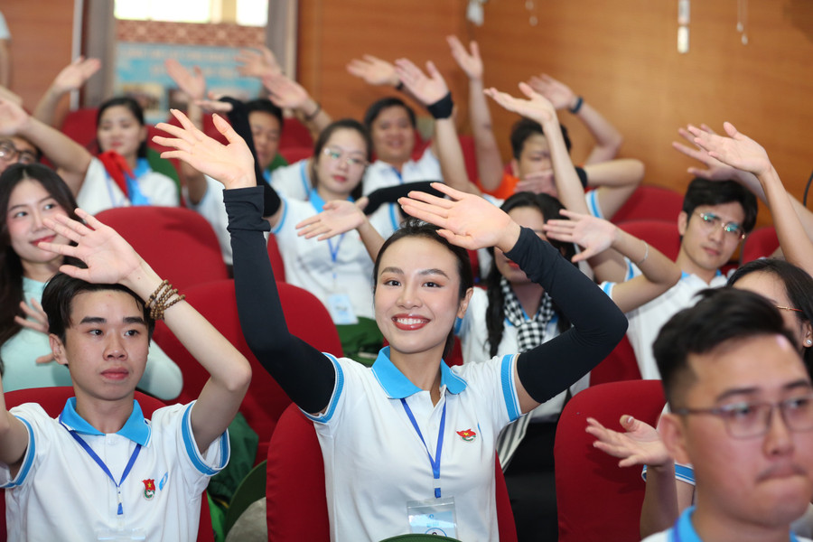 Cuộc vận động “Tự hào một dải non sông” được triển khai rộng khắp toàn quốc.