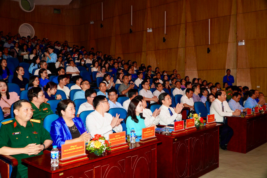 Tham dự lễ phát động có các đồng chí là lãnh đạo Ban Tuyên giáo, Ban Dân vận Trung ương; Ban Bí thư, đại diện lãnh đạo các Ban Trung ương Đoàn; Lãnh đạo Thành ủy, HĐND, UBND Thành phố, các ban Đảng Thành ủy, các sở, ban, ngành, đoàn thể của Thành phố; đại diện Thường trực các quận, huyện, thị ủy trực thuộc; các cơ sở đoàn trực thuộc Thành đoàn Hà Nội cùng đông đảo đoàn viên, thanh thiếu niên Thủ đô.