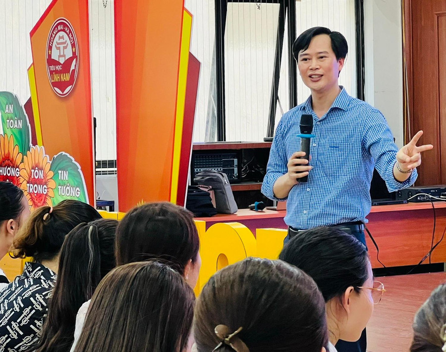 TS Hoàng Trung Học.