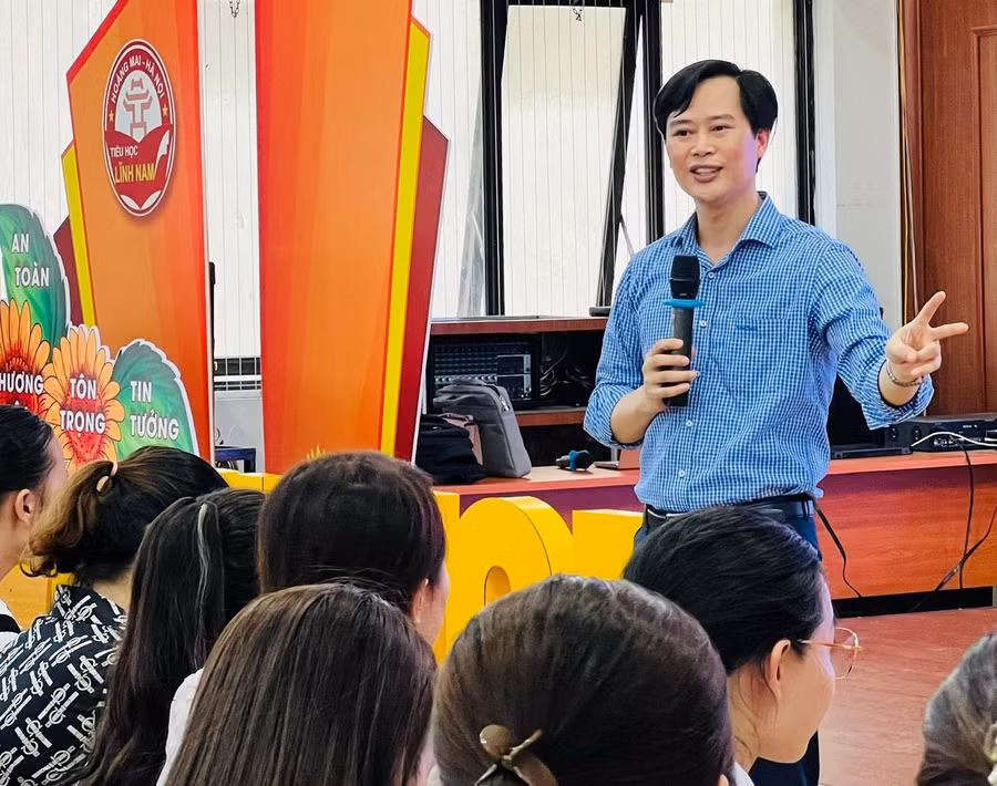 TS Hoàng Trung Học.