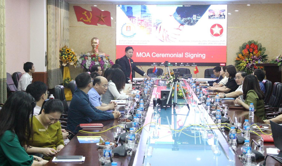 Toàn cảnh lễ ký kết. Toàn cảnh lễ ký kết.