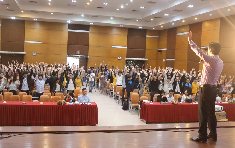 Một buổi tập huấn về kiến thức, kỹ năng khởi nghiệp tại Trường ĐH Mở Hà Nội.