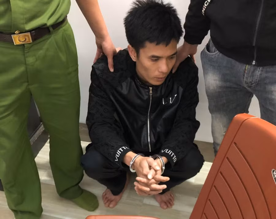 Phạm Văn Khang bị tạm giữ do tàng trữ ma tuý và súng quân dụng.