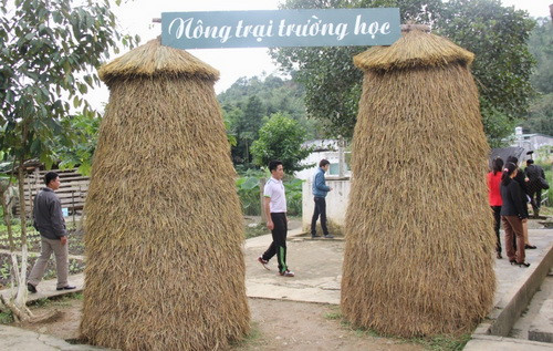 Cổng vào “Nông trại trường học”