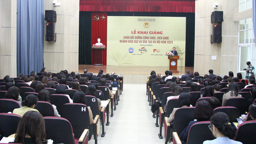 Toàn cảnh lễ khai giảng. Toàn cảnh lễ khai giảng.