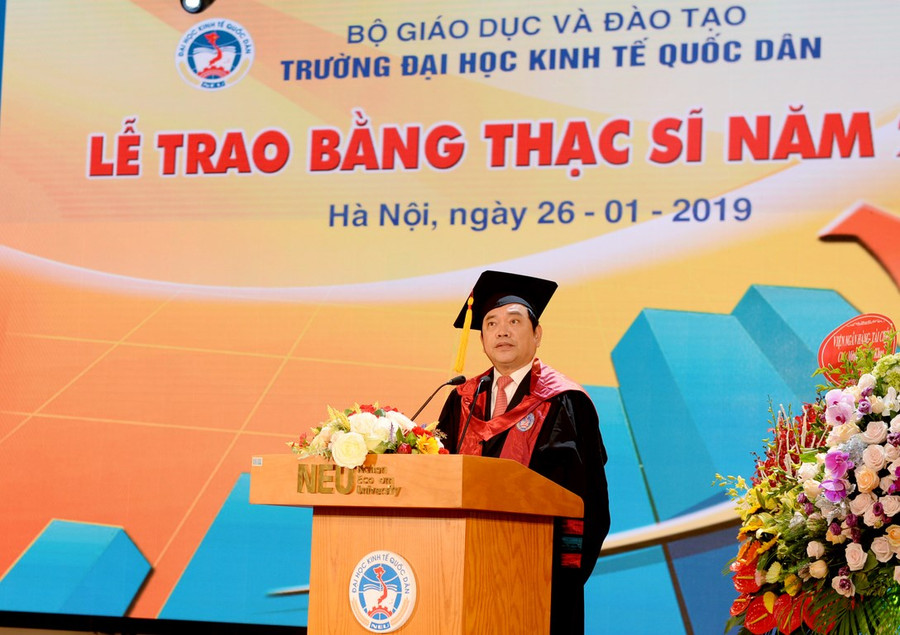 GS.TS Trần Thọ Đạt phát biểu tại Lễ trao bằng