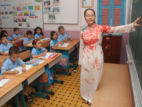 Giáo viên tiểu học được tính lương theo ba hạng
