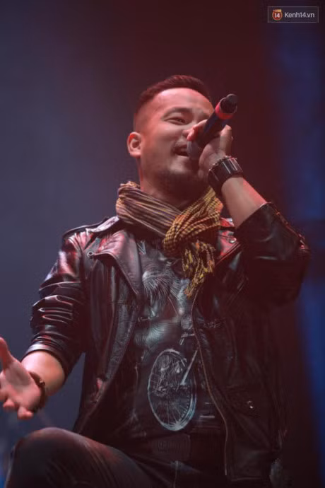 Vo Tran Lap xuc dong trong dem nhac 