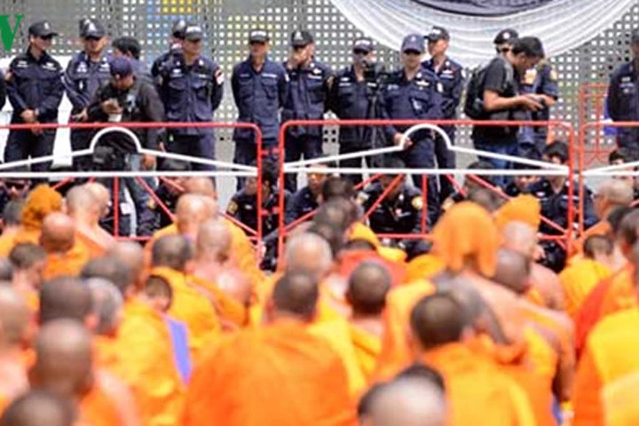 Người biểu tình tại chùa Dhammakaya tự sát, Thái Lan lấy làm tiếc