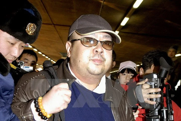 Ông Kim Jong-nam (giữa). Ảnh: AFP/TTXVN