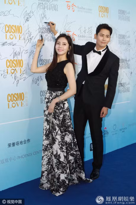 Sao nu U50 goc Viet goi cam ben chong tre tren tham do - Anh 5