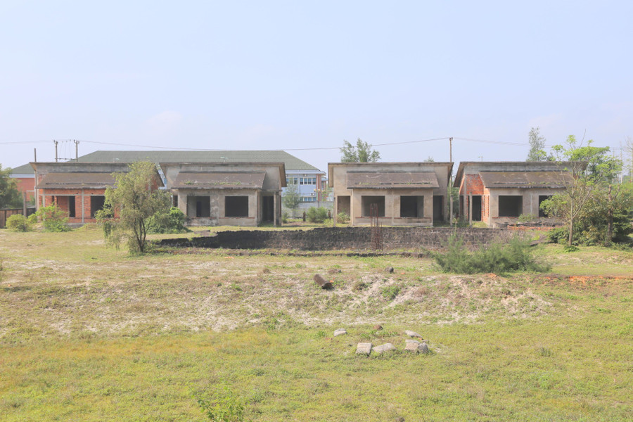 Ngoài những quy hoạch "treo", tỉnh Quảng Trị cũng có biện pháp xử lý kiên quyết đối với các dự án cố tình kéo dài qua nhiều năm nhưng không triển khai xây dựng. Ngoài những quy hoạch "treo", tỉnh Quảng Trị cũng có biện pháp xử lý kiên quyết đối với các dự án cố tình kéo dài qua nhiều năm nhưng không triển khai xây dựng.