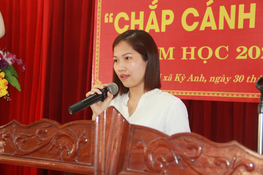 Bà Trương Thị Thu Hiền, đại diện Quỹ Minh Đức - Công ty TNHH Gang thép Hưng Nghiệp Formosa Hà Tĩnh. Bà Trương Thị Thu Hiền, đại diện Quỹ Minh Đức - Công ty TNHH Gang thép Hưng Nghiệp Formosa Hà Tĩnh.