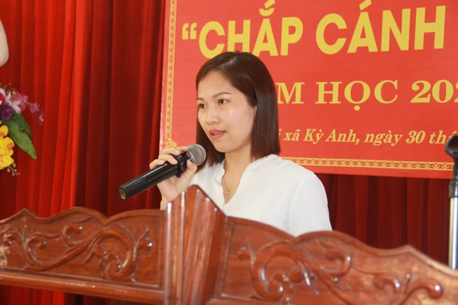 Bà Trương Thị Thu Hiền, đại diện Quỹ Minh Đức - Công ty TNHH Gang thép Hưng Nghiệp Formosa Hà Tĩnh.