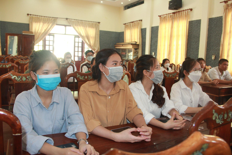 Nhiều em học sinh, sinh viên đã có thể theo đuổi con đường học tập từ những suất học bổng của Quỹ Minh Đức. Nhiều em học sinh, sinh viên đã có thể theo đuổi con đường học tập từ những suất học bổng của Quỹ Minh Đức.