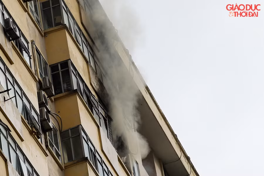 Đám cháy xẩy ra tại tầng 15 của toà chung cư 17 tầng
