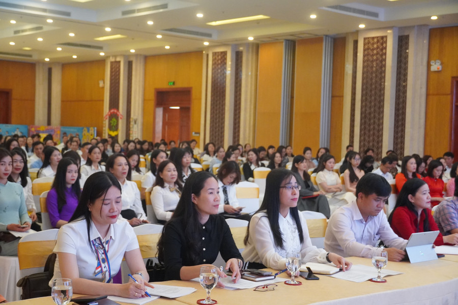 Các đại biểu tham dự Hội thảo tổng kết chiến dịch “Cộng đồng giáo viên sáng tạo xây dựng lớp học hạnh phúc”.