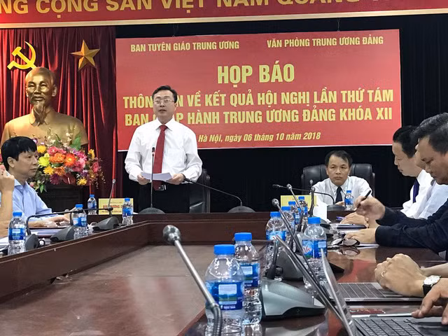 Phó Trưởng Ban Tuyên giáo T.Ư Bùi Trường Giang thông tin tại buổi họp báo