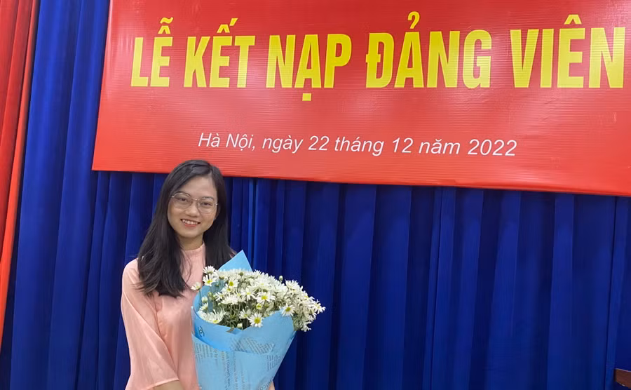 Ngày 22/12/2022, Bích Thủy chính thức được đứng trong hàng ngũ của Đảng.