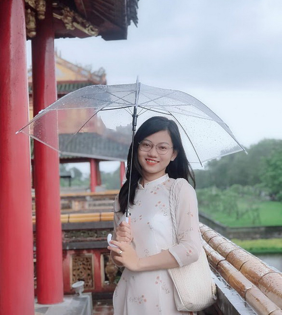 Trần Thị Bích Thuỷ - lớp chất lượng cao, Khoa Ngữ văn, Trường ĐH Sư phạm Hà Nội. Trần Thị Bích Thuỷ - lớp chất lượng cao, Khoa Ngữ văn, Trường ĐH Sư phạm Hà Nội.