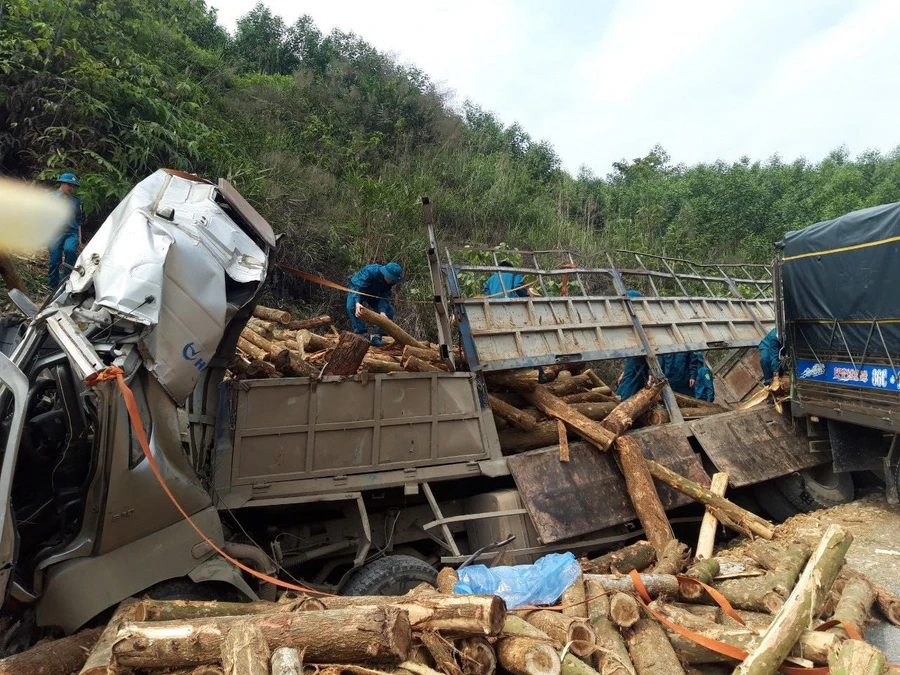 Hiện trường vụ tai nạn giao thông khiến 7 người tử vong ở Thanh Hoá.