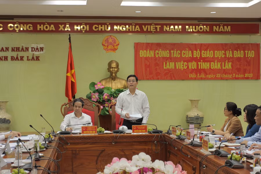 Bí thư Tỉnh uỷ Đắk Lắk - ông Nguyễn Đình Trung gửi lời cảm ơn đến đoàn công tác của Bộ GD&amp;ĐT.