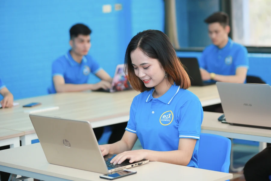 Nữ sinh Đại học EDX - sống phải có khát vọng