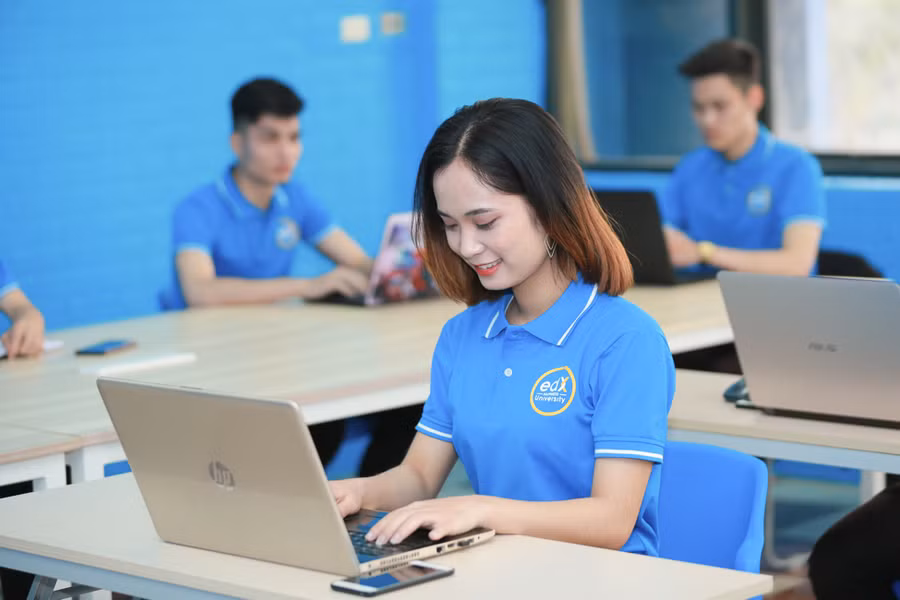 Nữ sinh Đại học EDX - sống phải có khát vọng