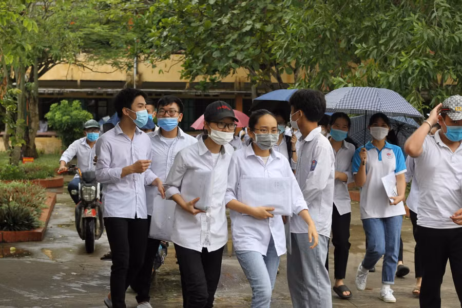 Thái Bình có mưa lớn thời điểm các thí sinh ra về.