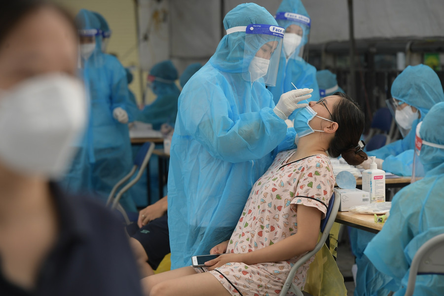 Đợt lấy mẫu lần này cho các cư dân tại tổ hợp chung cư Linh Đàm nằm trong mục tiêu chung xét nghiệm diện rộng đợt hai của thành phố, để bóc tách F0 tại các khu vực &quot;vùng đỏ&quot;, khu vực nguy cơ, khu vực trọng điểm và những ổ dịch mới phát sinh.