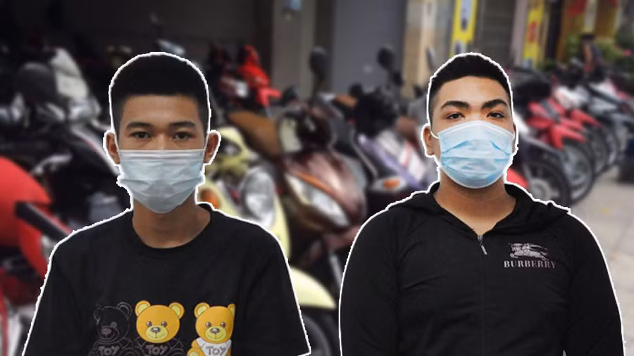 Hai đối tượng Nguyên (bên trái ảnh) và Tuấn tại cơ quan công an. Ảnh: Công an Hải Dương.