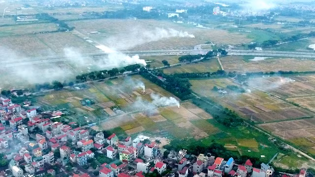 Đốt rơm rạ sau thu hoạch gây ô nhiễm thành phố-Ảnh Internet