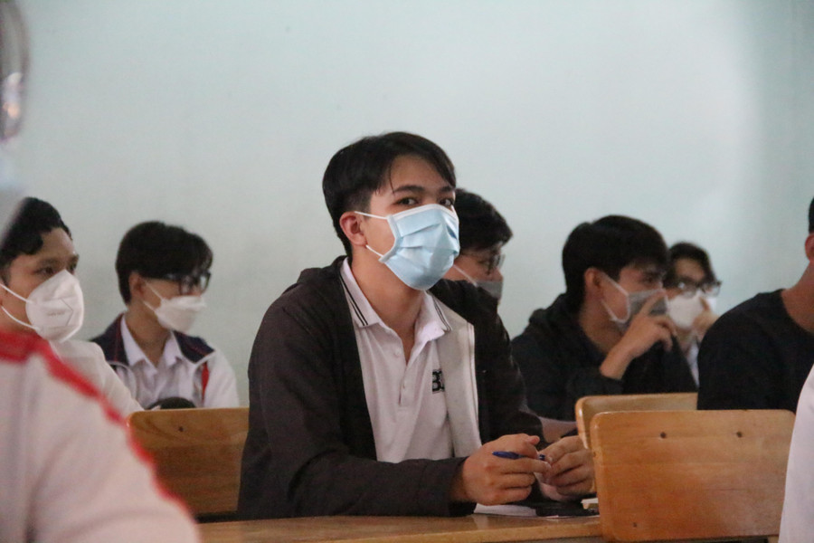 Sĩ tử tại Kon Tum tham gia Kỳ thi tốt nghiệp THPT 2022.