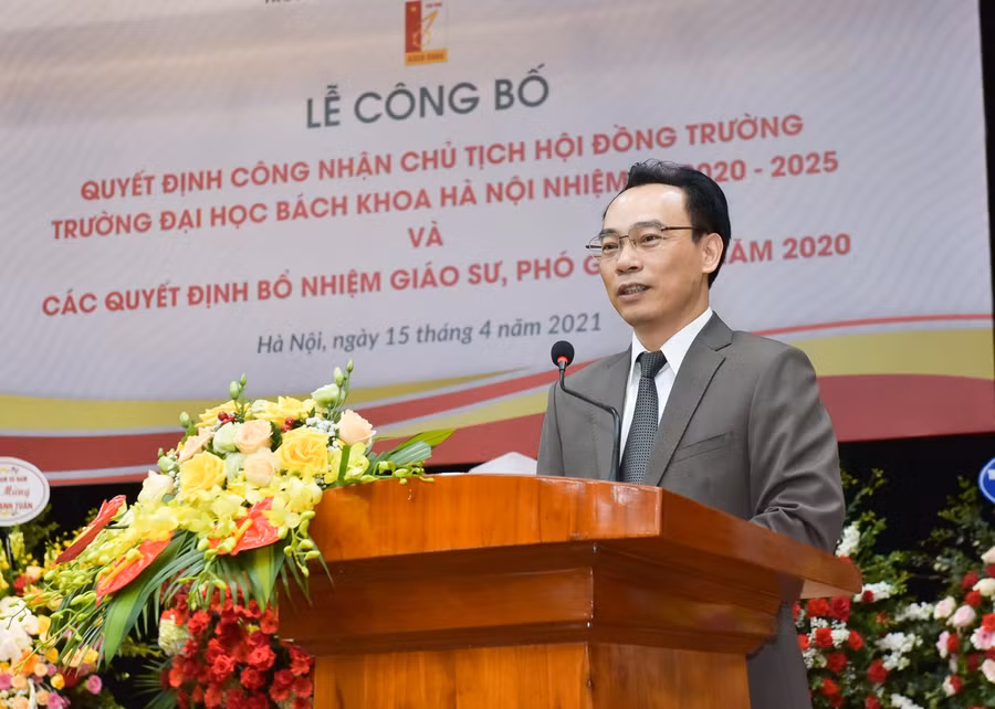 Thú trưởng Bộ GD&amp;ĐT Hoàng Minh Sơn phát biểu tại buổi lễ