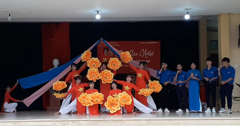 Nhiều hoạt động văn nghệ sôi nổi Nhiều hoạt động văn nghệ sôi nổi