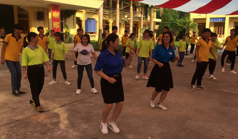 Đoàn Trường THPT Kim Bình cũng tổ chức cuộc thi khiêu vũ với chủ đề “Nét đẹp tình thầy trò” Đoàn Trường THPT Kim Bình cũng tổ chức cuộc thi khiêu vũ với chủ đề “Nét đẹp tình thầy trò”